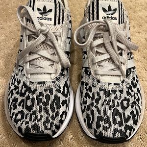 ADIDAS Swift run X W leopard size 7.5